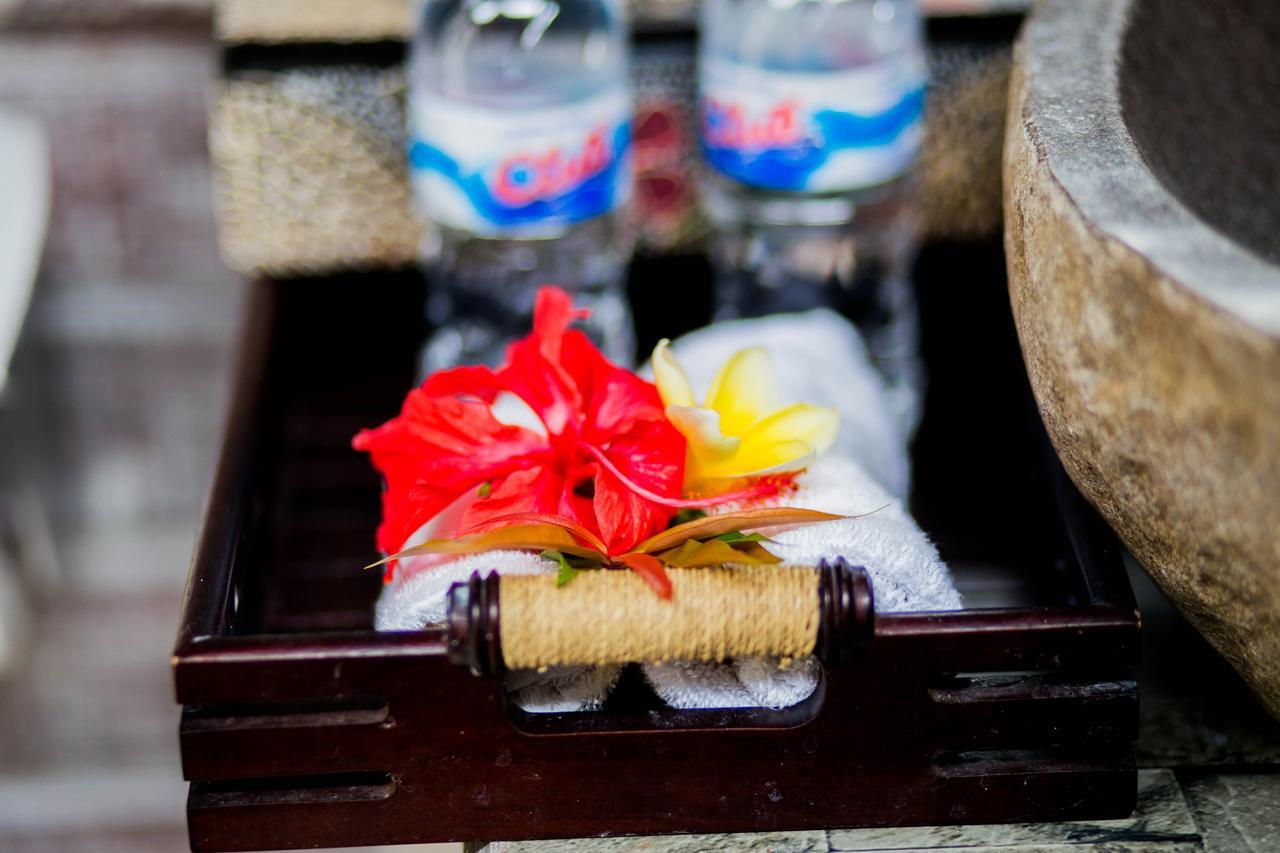 The Syron Huts Lembongan Hotel Exterior photo